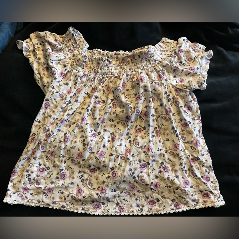 Flower top New with Tags off shoulder xxL